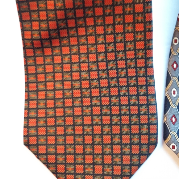 Two Geoffrey Beene 100% Silk Ties Great Shape - Picture 3 of 6